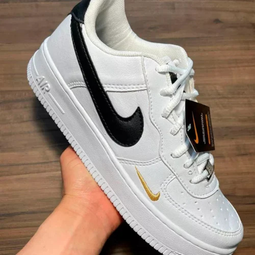 Tênis Nike Air Force – Feminino – Branco com Detalhe Dourado